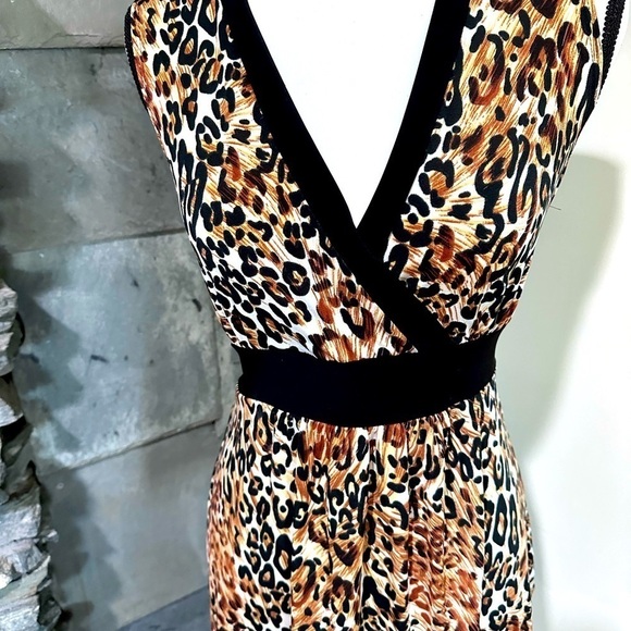 olivia paige Tops - Olivia Page Leopard Print Top